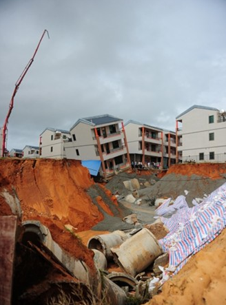 混凝土、民房傾斜