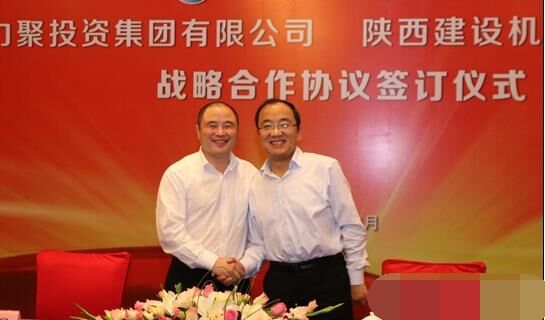 近日，陜建機械與安徽力聚簽訂戰略合作協議，陜建機械董事長楊宏軍，副總經理、營銷總監賀衛東，安徽力聚投資集團董事長宋執壽，黨支部書記陳邦勤以及安徽潤路公司總經理杜永龍等單位領導出席了會議